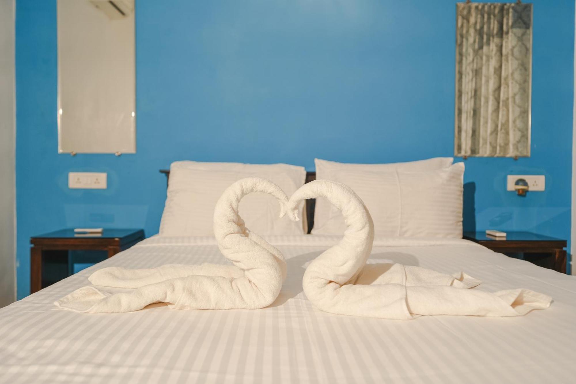 Villa M - Jia 3- 3Bhk In Candolim, Pool Facing, Near Beach, Breakfast Included 外观 照片